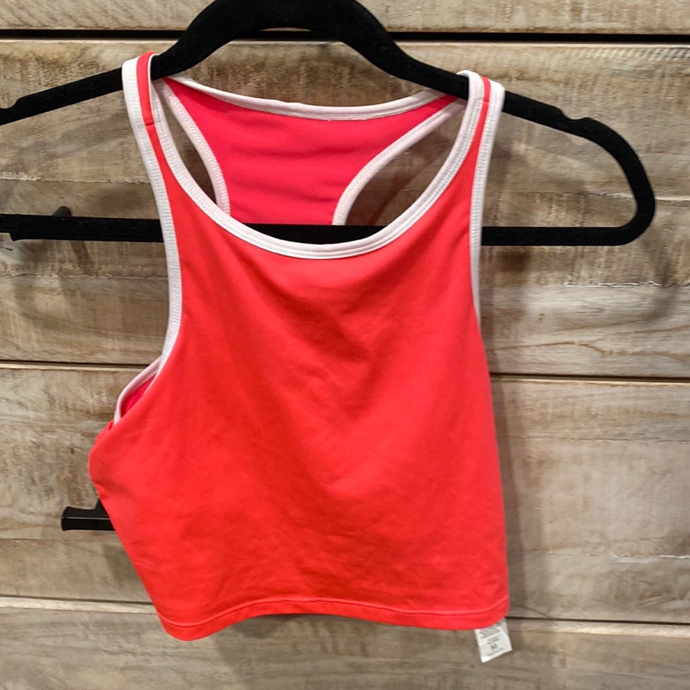 Fabletics hot pink sports bra - never worn. Size M! Smoke free house.